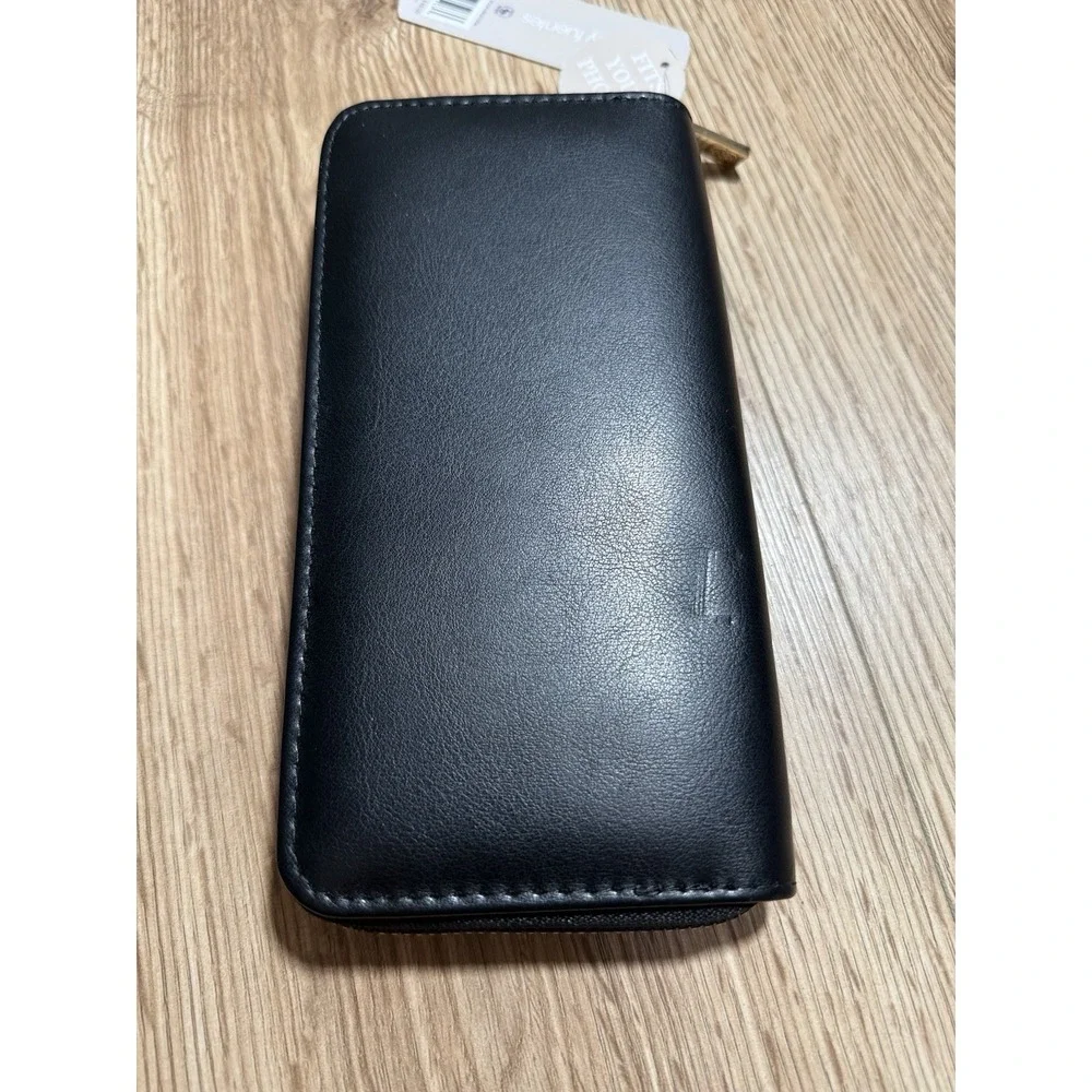NWT Daisy Fuentes Womens Black Vegan Leather Zip Around Phone Wallet Clutch